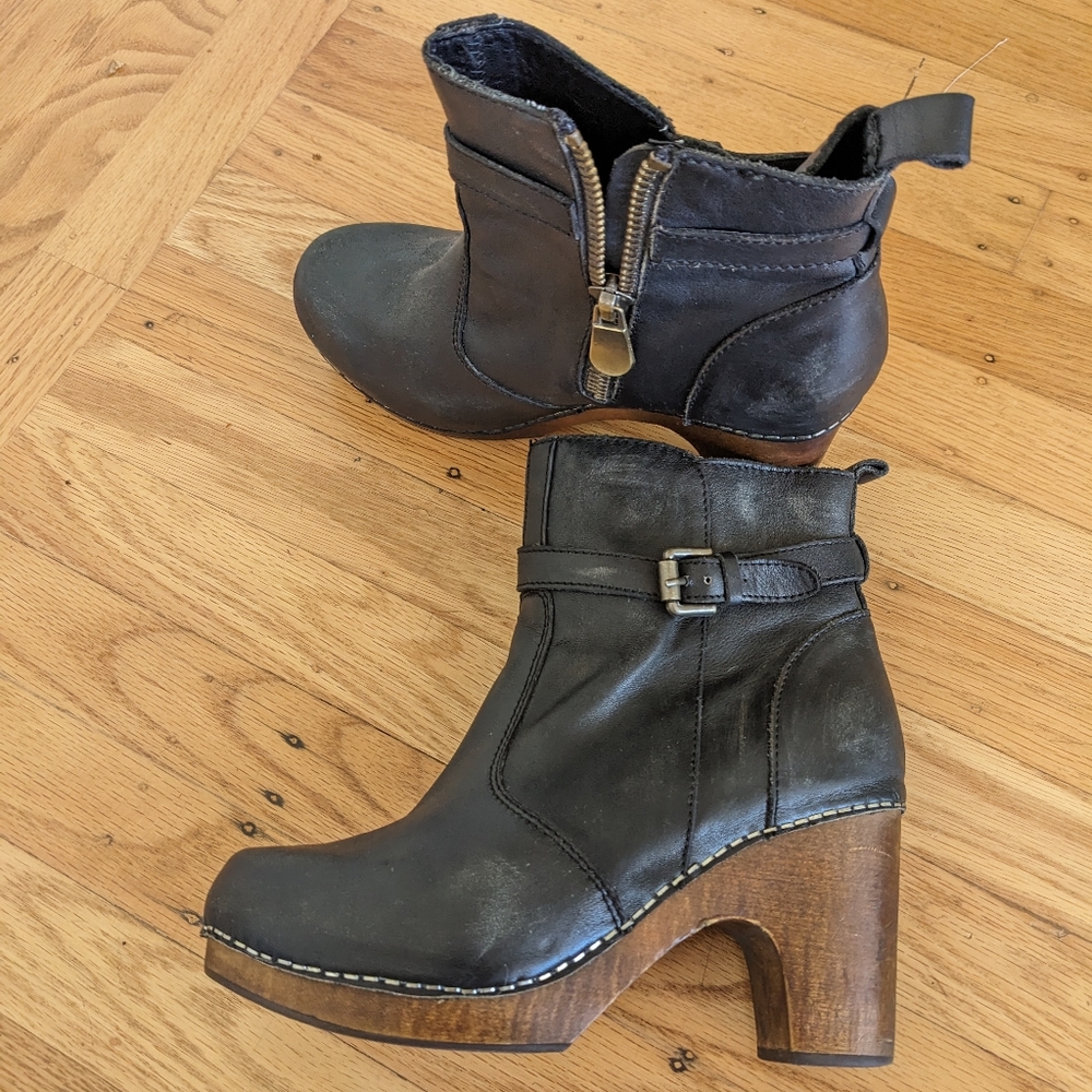 Jeffrey Campbell "Woodies" Leather Platform Clog Boot Size 8 (marked size 9!)